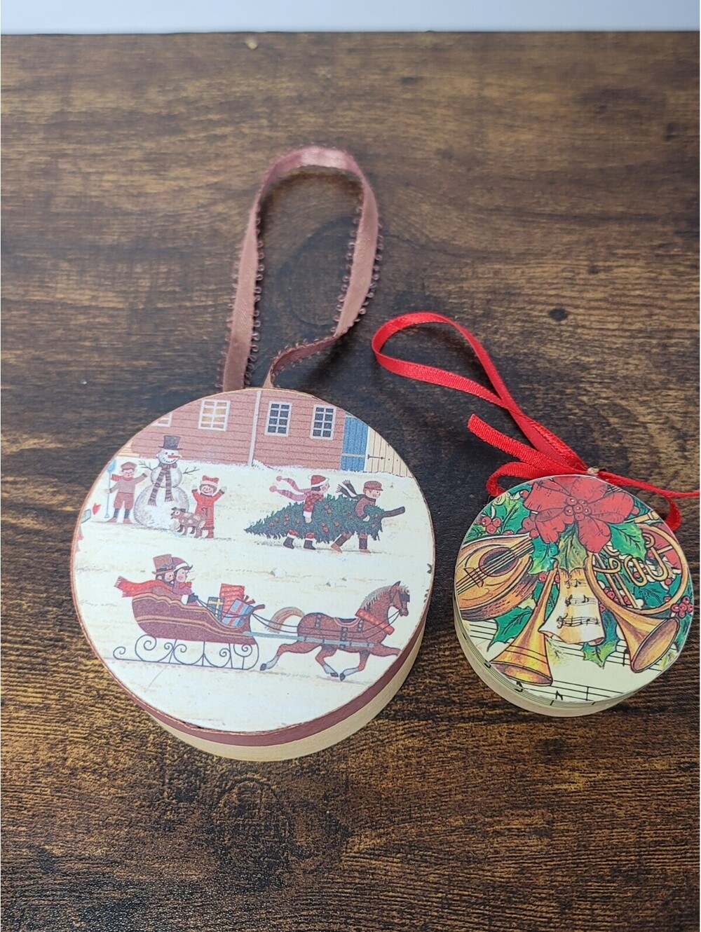 Christmas 1986 Decorative Wood Round Box Ornament